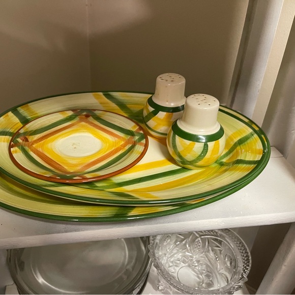 Vernon Klins 2 oval platters and salt and pepper shakers green multi color plaid - Picture 5 of 5